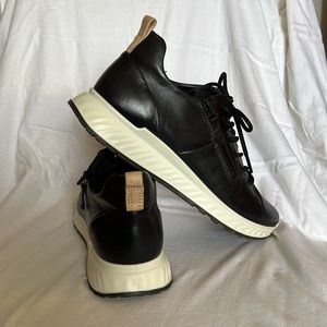 Ecco sz 10 (fit like 9.5) black leather sneakers w zipper